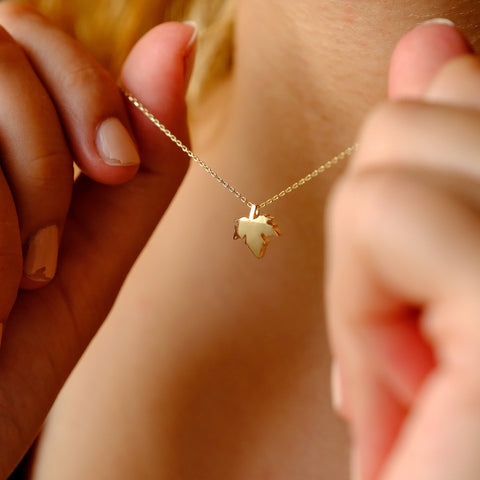 14K Solid Gold Maple Leaf Necklace - Nature-Inspired Elegance