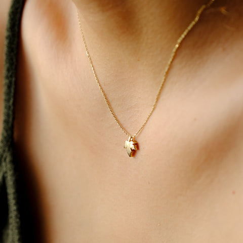 14K Solid Gold Maple Leaf Necklace - Nature-Inspired Elegance