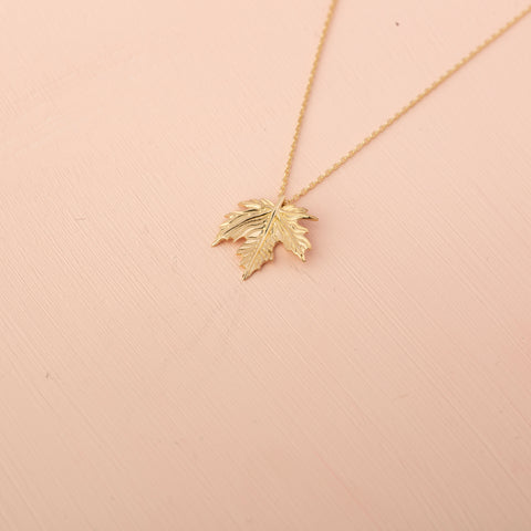 14K Solid Gold Autumn Leaf Necklace - Nature-Inspired Elegance