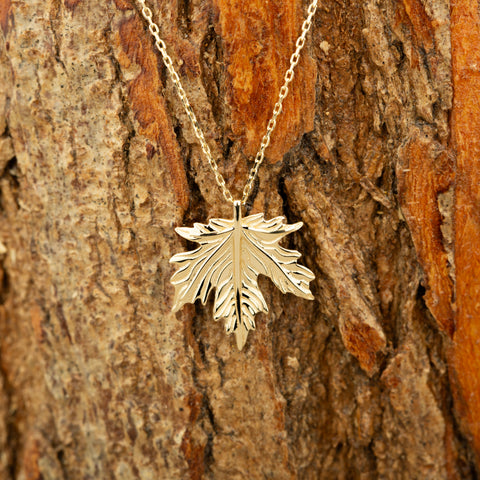 14K Solid Gold Autumn Leaf Necklace - Nature-Inspired Elegance