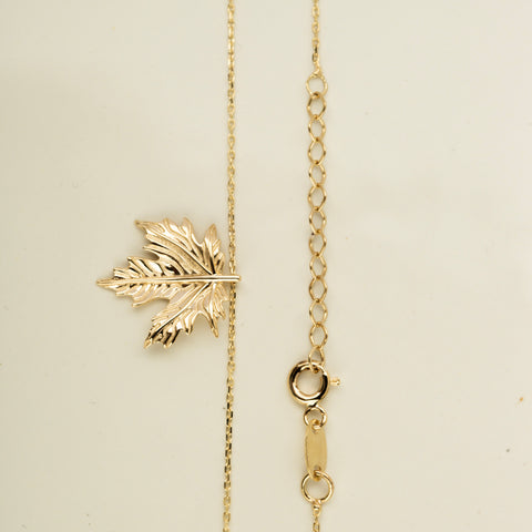 14K Solid Gold Autumn Leaf Necklace - Nature-Inspired Elegance