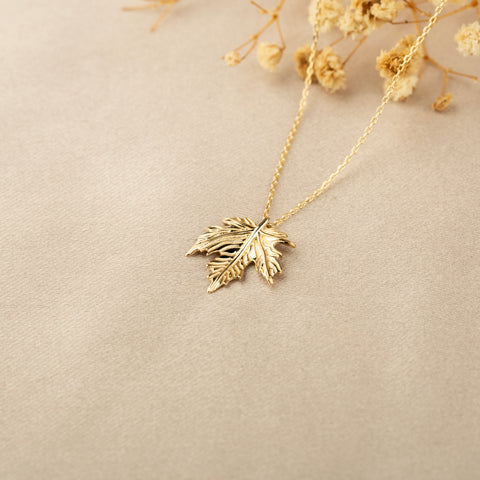 14K Solid Gold Autumn Leaf Necklace - Nature-Inspired Elegance