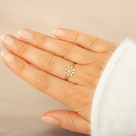 14K Gold White Daisy Flower Ring - Whimsical Elegance in Bloom