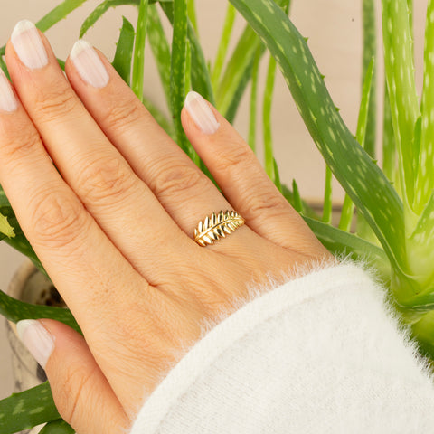 14K Solid Gold Leaf Branch Ring - Nature-Inspired Elegance