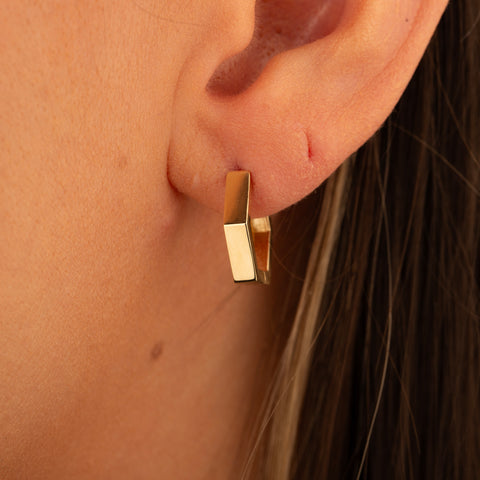 14K Gold Pentagon Huggie Earrings - Geometric Elegance