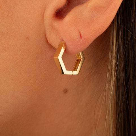 14K Gold Pentagon Huggie Earrings - Geometric Elegance