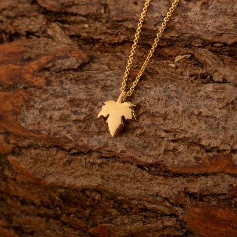 14K Solid Gold Maple Leaf Necklace - Nature-Inspired Elegance