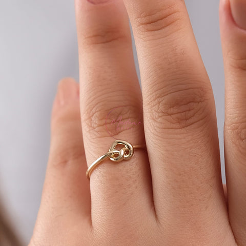 14K Gold Twisted Heart Knot Ring - A Blend of Love and Elegance