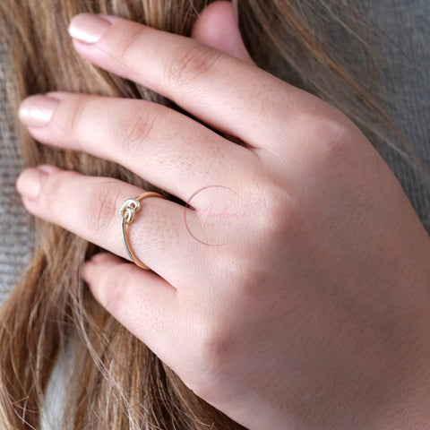 14K Gold Twisted Heart Knot Ring - A Blend of Love and Elegance