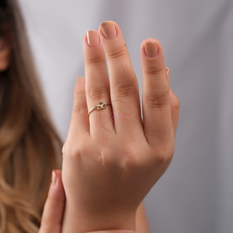 14K Gold Twisted Heart Knot Ring - A Blend of Love and Elegance