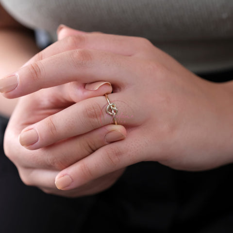 14K Gold Twisted Heart Knot Ring - A Blend of Love and Elegance