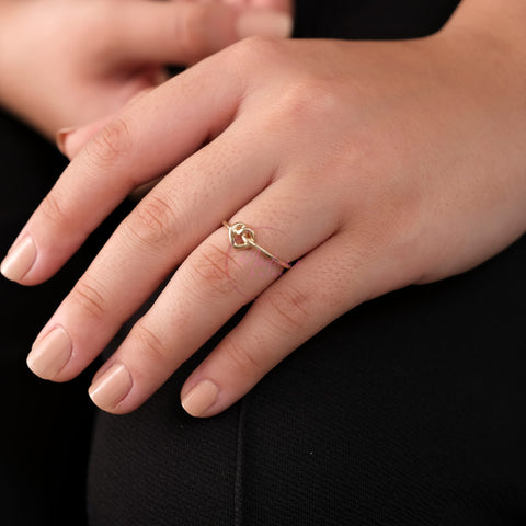 14K Gold Twisted Heart Knot Ring - A Blend of Love and Elegance