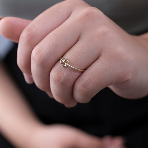 14K Gold Twisted Heart Knot Ring - A Blend of Love and Elegance